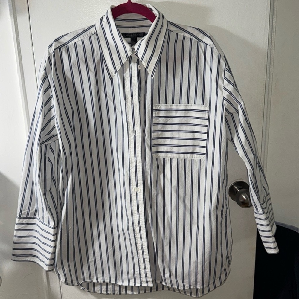Banana Republic size S blue pin stripe button down blouse shirt work or casual